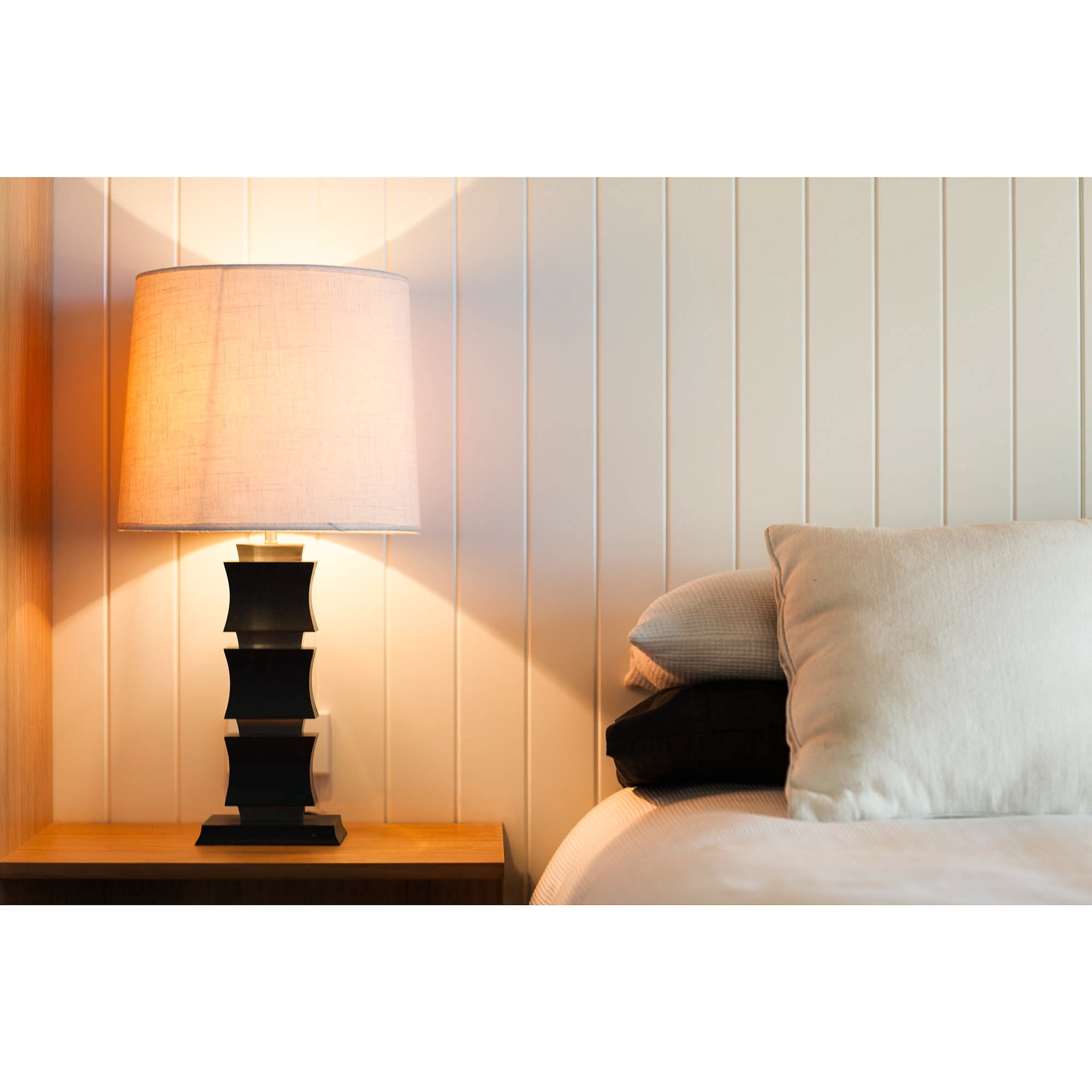 SYLVANIA LED A19 Reduced Eye Strain Light Bulb, 60W, Dim, SW, 4 Pk