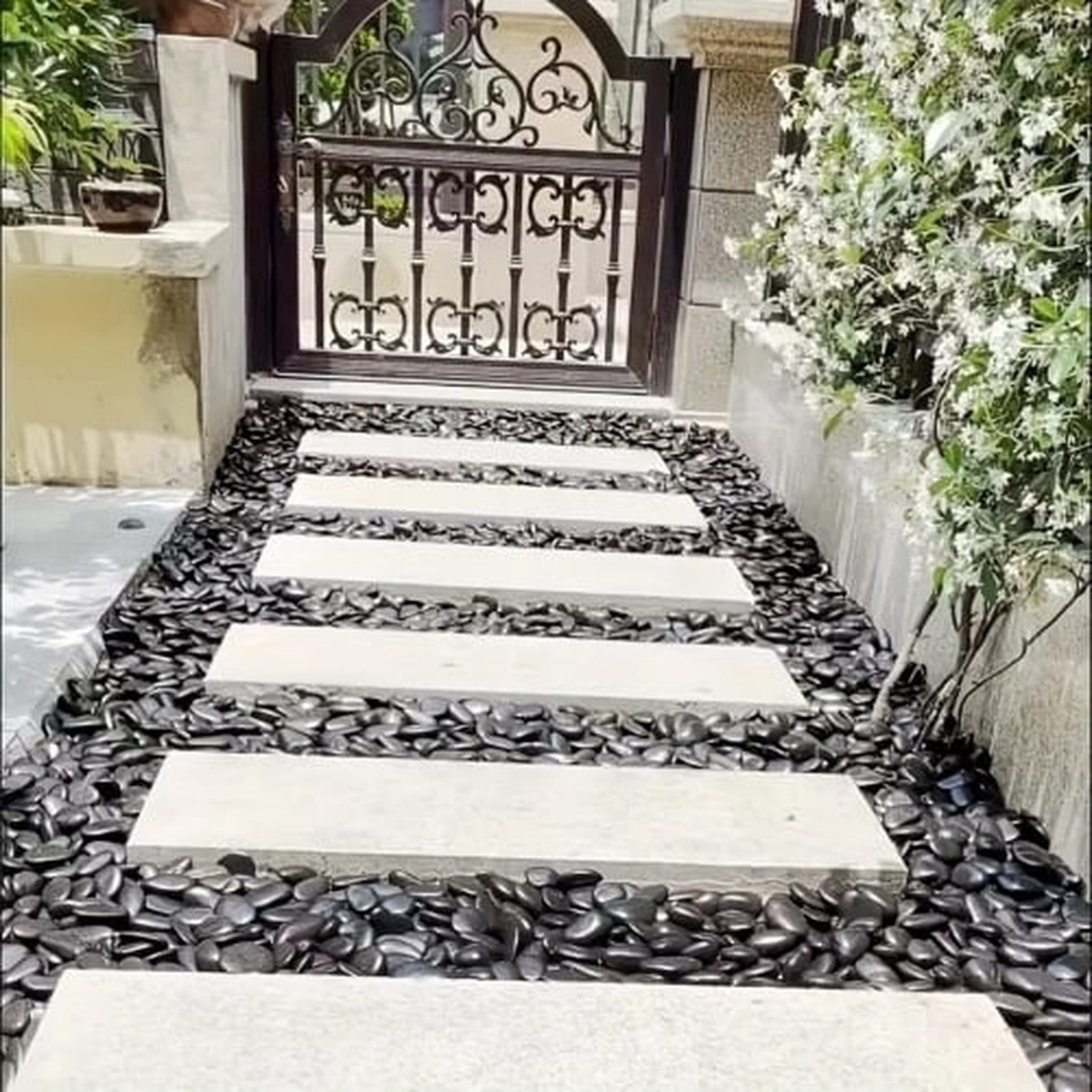 38lbs Black River Rocks, 2-3 Inch Polished Pebbles. Ideal For Plant Decoration, Vase Filling, Aquarium Landscaping, And Various Indoor Outdoor Decoration