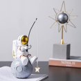 thumbnail image 2 of Estatua de estatuilla de astronauta, escultura de figura de estrella de pesca de astronauta para decoración de escritorio y mesa, modelo de decoración de adornos para pasteles, 2 of 5