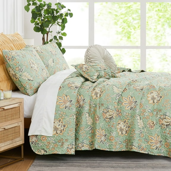 Southshore Fine Living, Inc. Oversized King Quilt Bedding Set 7-Pieces with Quilt, Pillow Shams, Euro Shams, 2 Throw Pillows, Boho Bedding Set for King / California King Beds, Jacobean Sage Green