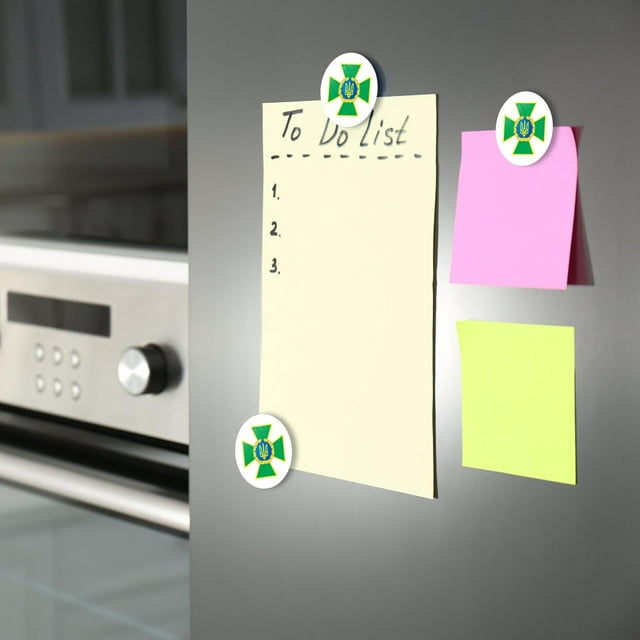 Ensemble Élégant de Réfrigérateur en Métal pour une Présentation de Notes de Cuisine Stylée et une Organisation Décorative