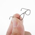 thumbnail image 3 of Escultura de mujer 1: gafas para de acción de, 3 of 9