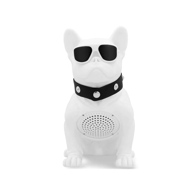 bocina bluetooth en forma de perro bulldog auxiliar sd blanco, vista frontal centrada de bocina portátil blanca con anteojos y collar decorativo; altavoz circular en el pecho, botón lateral y puerto USB visibles, Bluetooth con alcance de 10 m y radio FM; suele usarse también como accesorio decorativo en escritorios o estanterías.