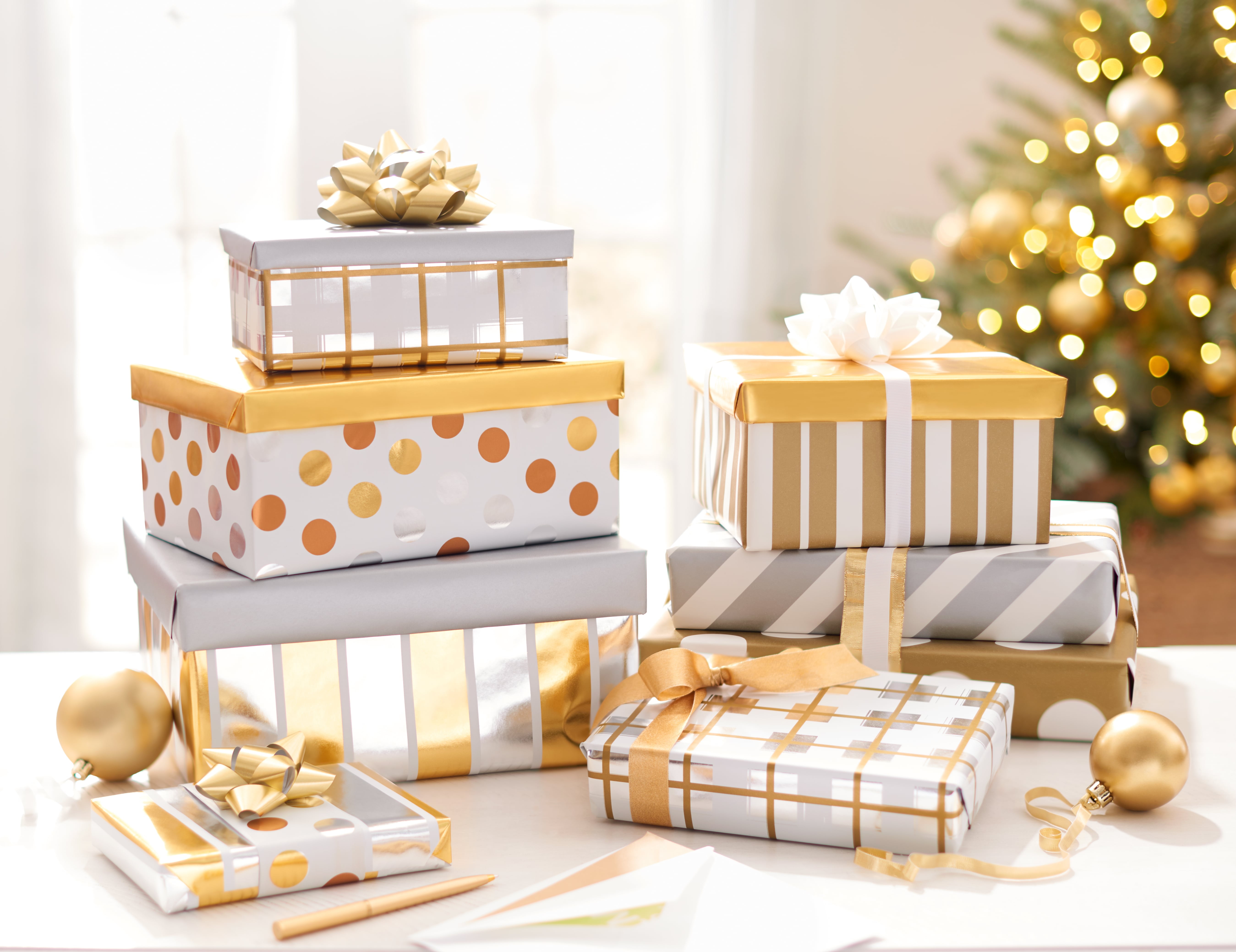 Christmas Gift Gold And White Wrapping Paper Valentine's Day Birthday Gift  Box