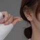 thumbnail image 5 of Sonducket 2 pares de pendientes resistentes al desgaste, pendientes de tuerca ligeros y exquisitos, pendientes curvos con tachuelas para mujeres Type2, 5 of 6