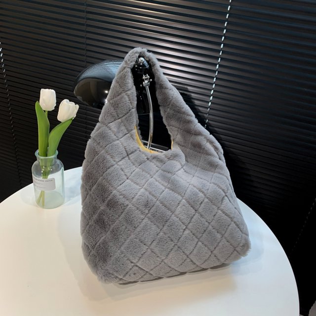 Bolsa de mano de otoño invierno de piel esponjosa Moda de felpa suave Portátil para viajes JShteea Para Estrenar