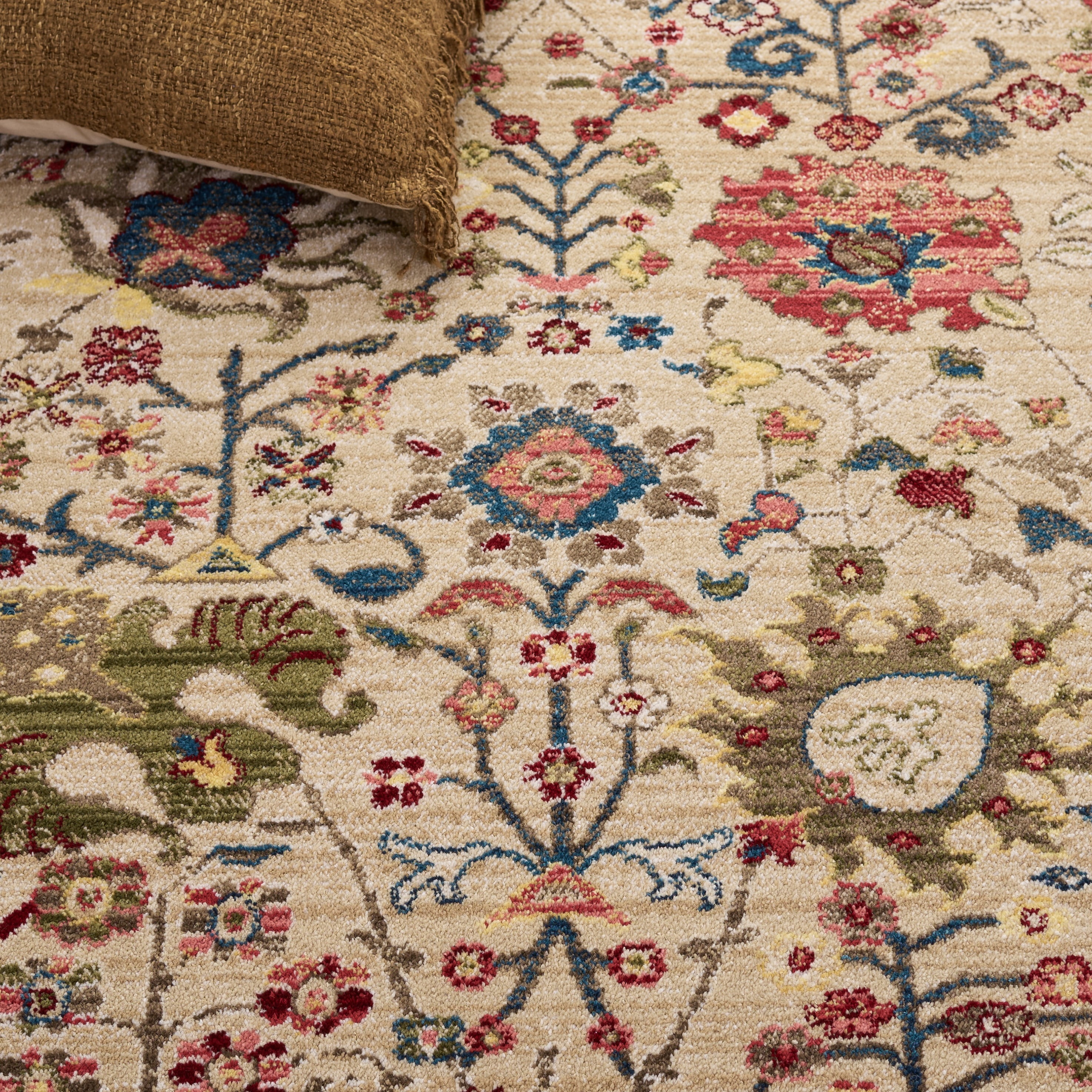 Safavieh Kashan Vaska Oriental Area Rug, Beige/Taupe, 4' x 4' Round