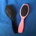 thumbnail image 4 of Peine de acero ovalado con aguja de acero para peluquería, herramienta para el cuidado de la cabeza, peine para el cuidado de la cabeza, peine de masaje con dientes de acero plástico, 4 of 5