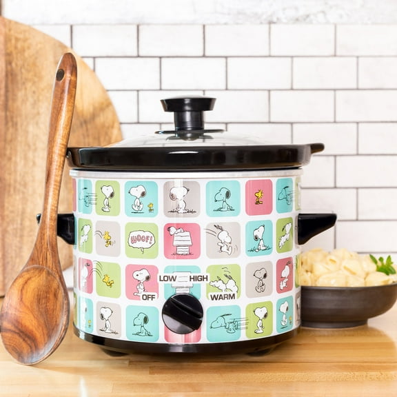 Uncanny Brands Peanuts Snoopy & Woodstock 2 Quart Slow Cooker