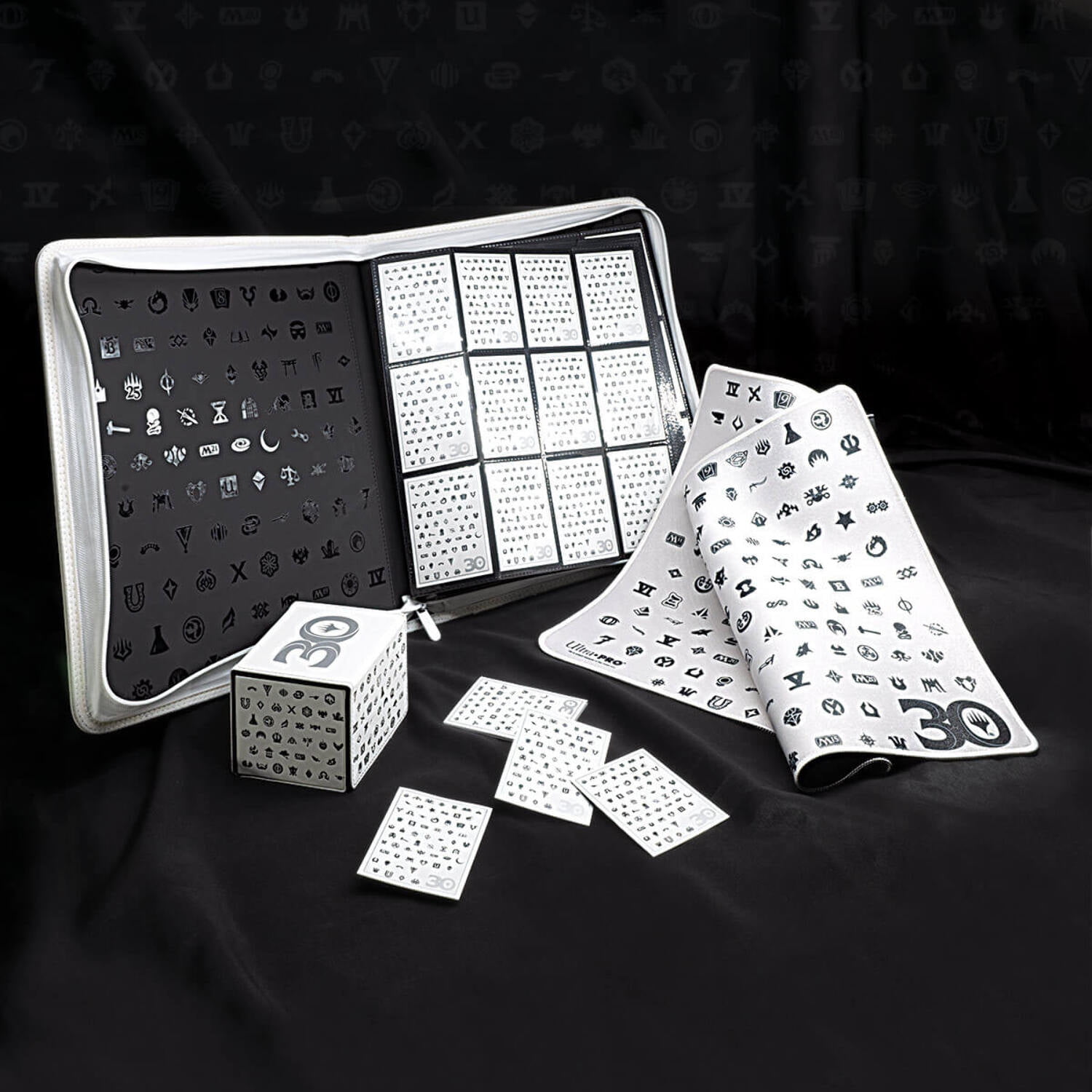 マジック：ザ・ギャザリング MtG: Ultra PRO 30th Binder 12-Pocket 30th Anniversary 12-Pocket PRO-Binder for Magic: The Gathering