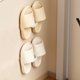 thumbnail image 4 of Zapatero de Pared, Instalación Sin Perforaciones, Plástico Grueso, Organizador de Zapatillas de Baño, Escurridor con Gancho, Organizador de Pared Multifuncional, Blanco, 9,8 X 8,4 X 4,6 Cm, 4 of 6
