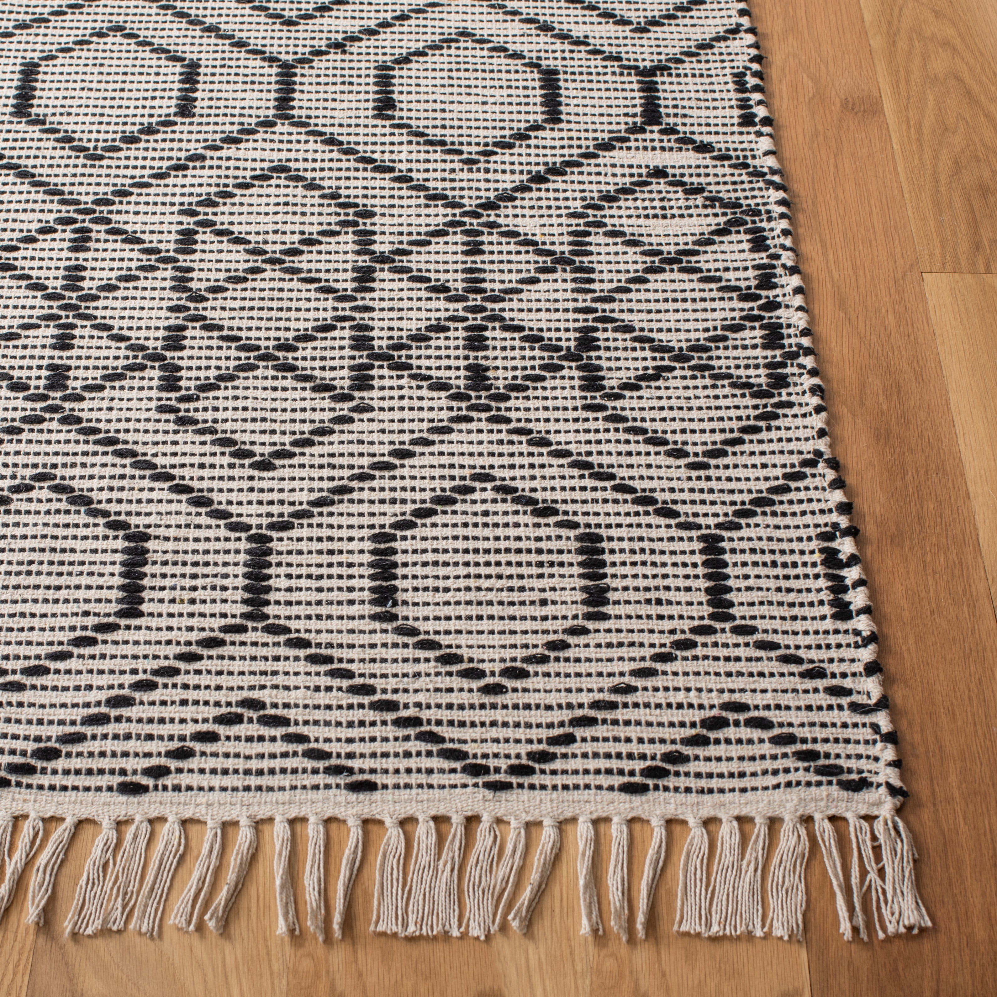 SAFAVIEH Montauk Lars Geometric Cotton Area Rug, Black/Beige, 3' x 5'