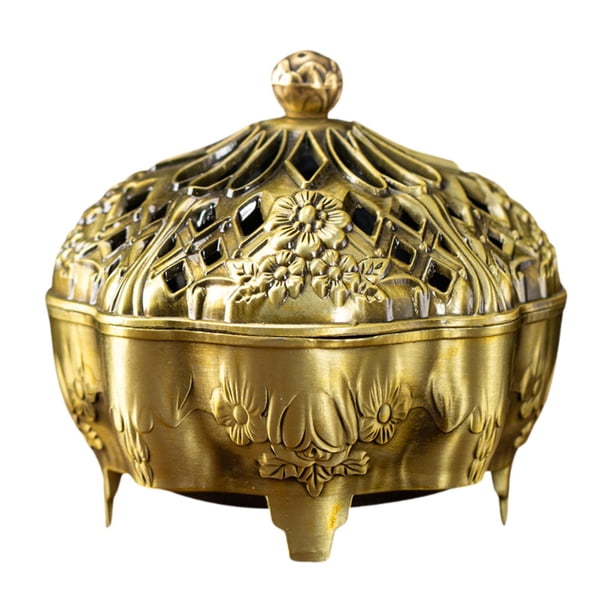 Elegante quemador de incienso de metal con patrones intrincados. Incienso aromático para el hogar. amarillo