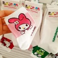thumbnail image 4 of Calcetines Y2K Hello Kitty para niñas, calcetines medianos Kuromi Cinnamoroll, calcetines Kawaii Sanrio Melody, calcetines rosas, negros y blancos para mujer, 4 of 5