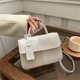 thumbnail image 1 of Bolsa de cuadrado pequeño, Bolso de hombro para viajes, Correa ajustable, Bolso cruzado, Blanco, 1 of 6