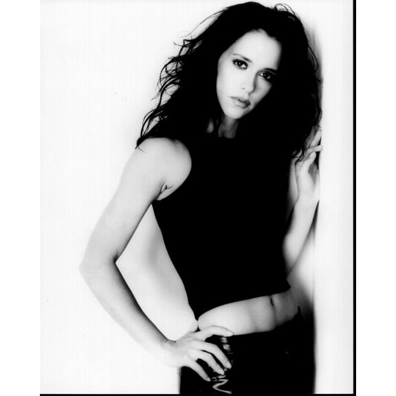 Jennifer Love Hewitt Leaning On Wall Black And White Photo Print (16 x 20) - Item # MVM70746