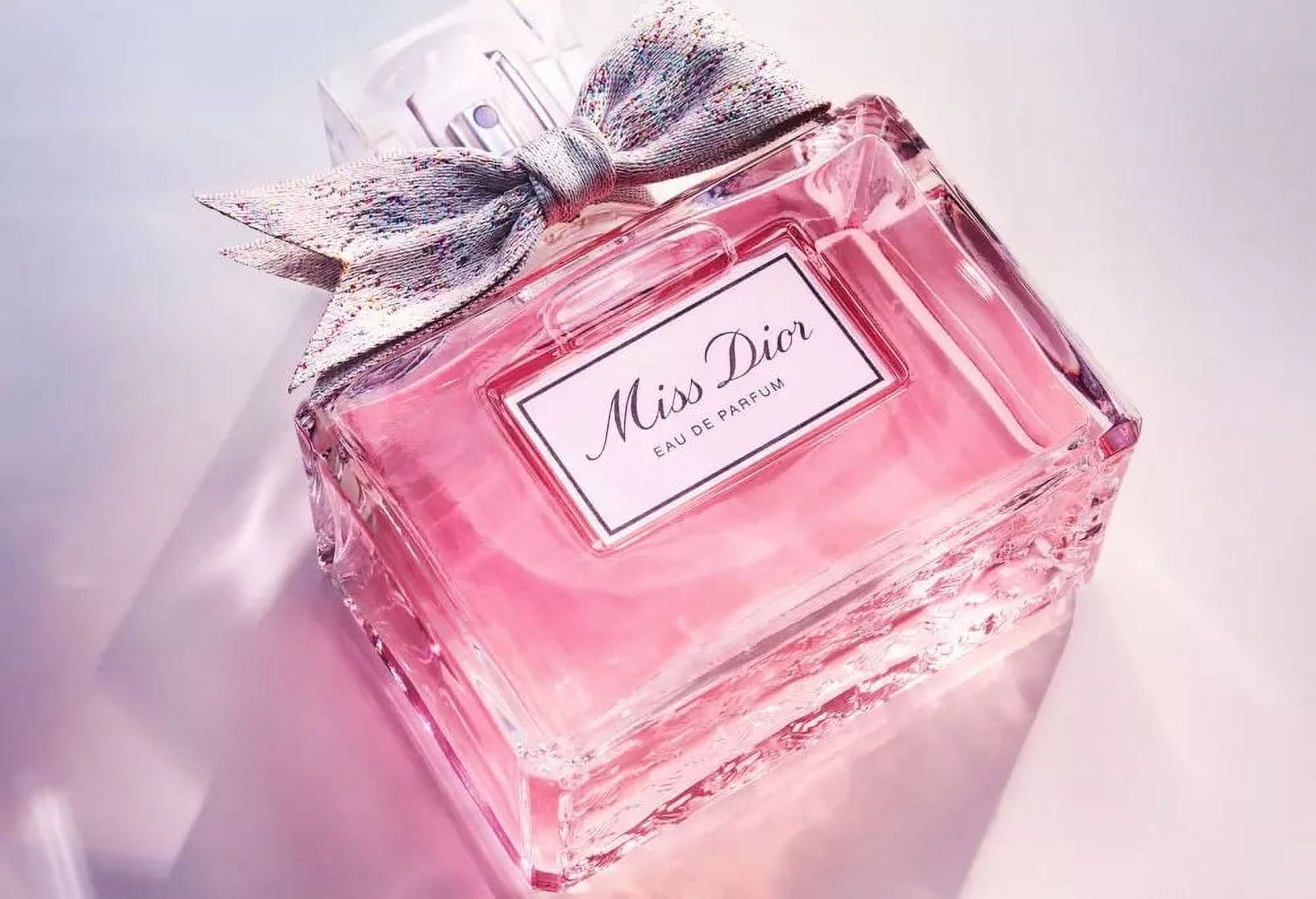 香水(女性用) Miss Dior Eau de Parfum 30ml Miss Dior: the Dior Eau de Parfum with a Couture Bow | DIOR US