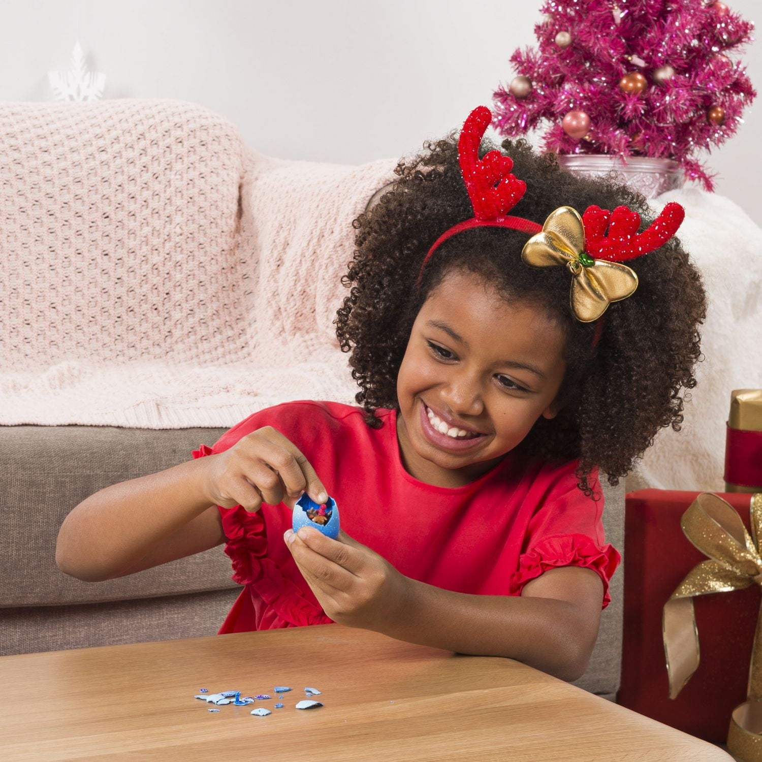 Hatchimals CollEGGtibles, Hatchy Holidays 1 Pack + Nest, for Ages 5 and Up (Styles May Vary)