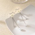 thumbnail image 3 of Pendientes Qyalie Dangle Pearl Drop chapados en oro de 14 quilates para mujer, 3 of 6