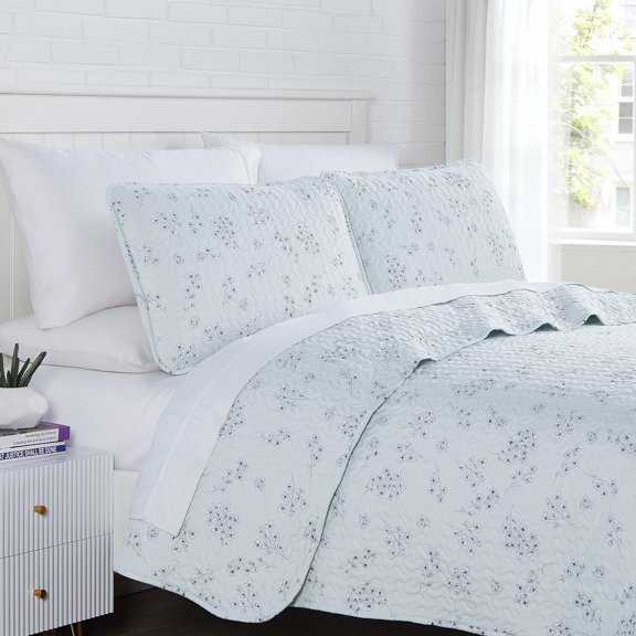 Southshore Fine Living, Inc. King Quilt Sets Oversized, Coverlet Bedspread 3-Piece Floral Bedding Set with Two Matching Shams (108 in Wide x 98 in Long), Blue, King/California King