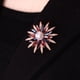 thumbnail image 1 of Broche de flor geométrica de cristal con ramo de perlas simuladas Accesorios de joyería para mujer LingWen 9024715199386, 1 of 1