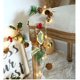 thumbnail image 3 of Guirnalda de luces navideñas con piñas, 2 m, 20 LED, luces navideñas con bayas rojas, campanas, guirnalda para jardín, decoración de árbol de Navidad para interior y exterior (E), 3 of 4
