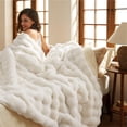 thumbnail image 4 of Manta Bedsure GentleSoft de piel sintética 127 x 152 cm, color crema, acogedora, 4 of 9