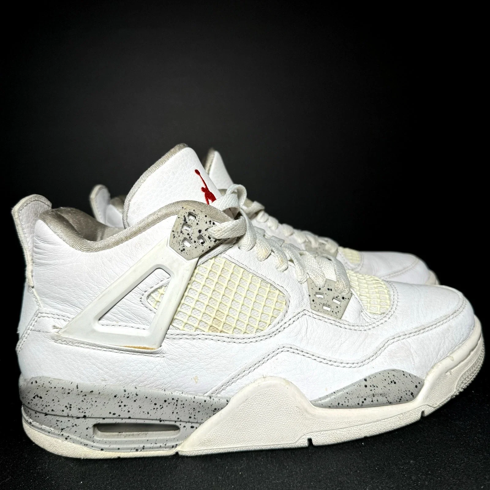 White oreo 4s are a size 6 232B8826-F0B5-41E4-BA0E-  main image 2
