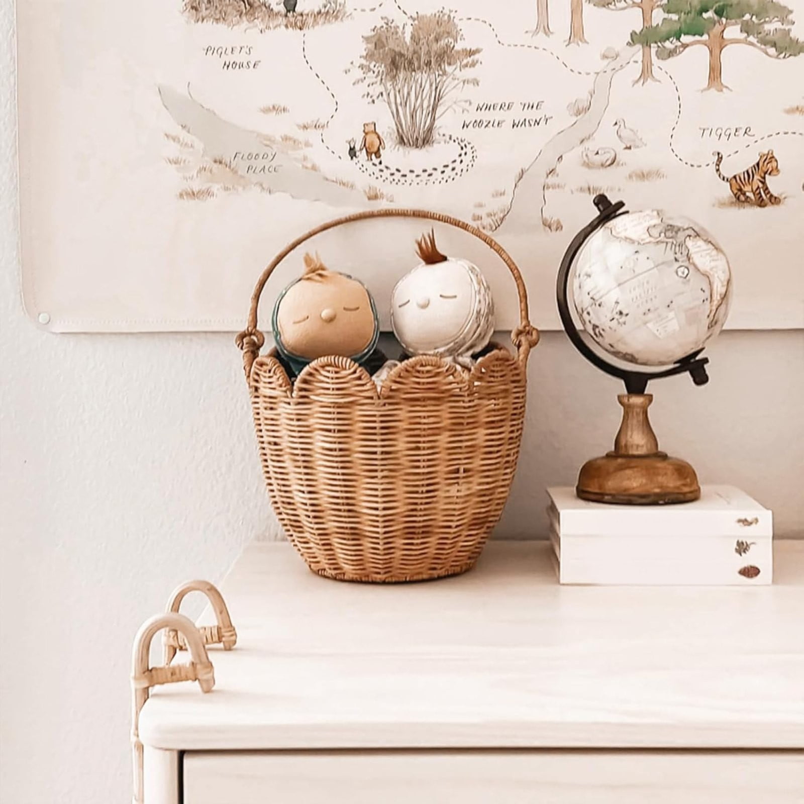 Hewann Scalloped Basket, Scalloped Edge Round Basket with Handle, Wicker Baskets for Storage, Hand Woven Shelf Baskets for Bathroom, Bedroom Organizing,1PC,Brown,Wood