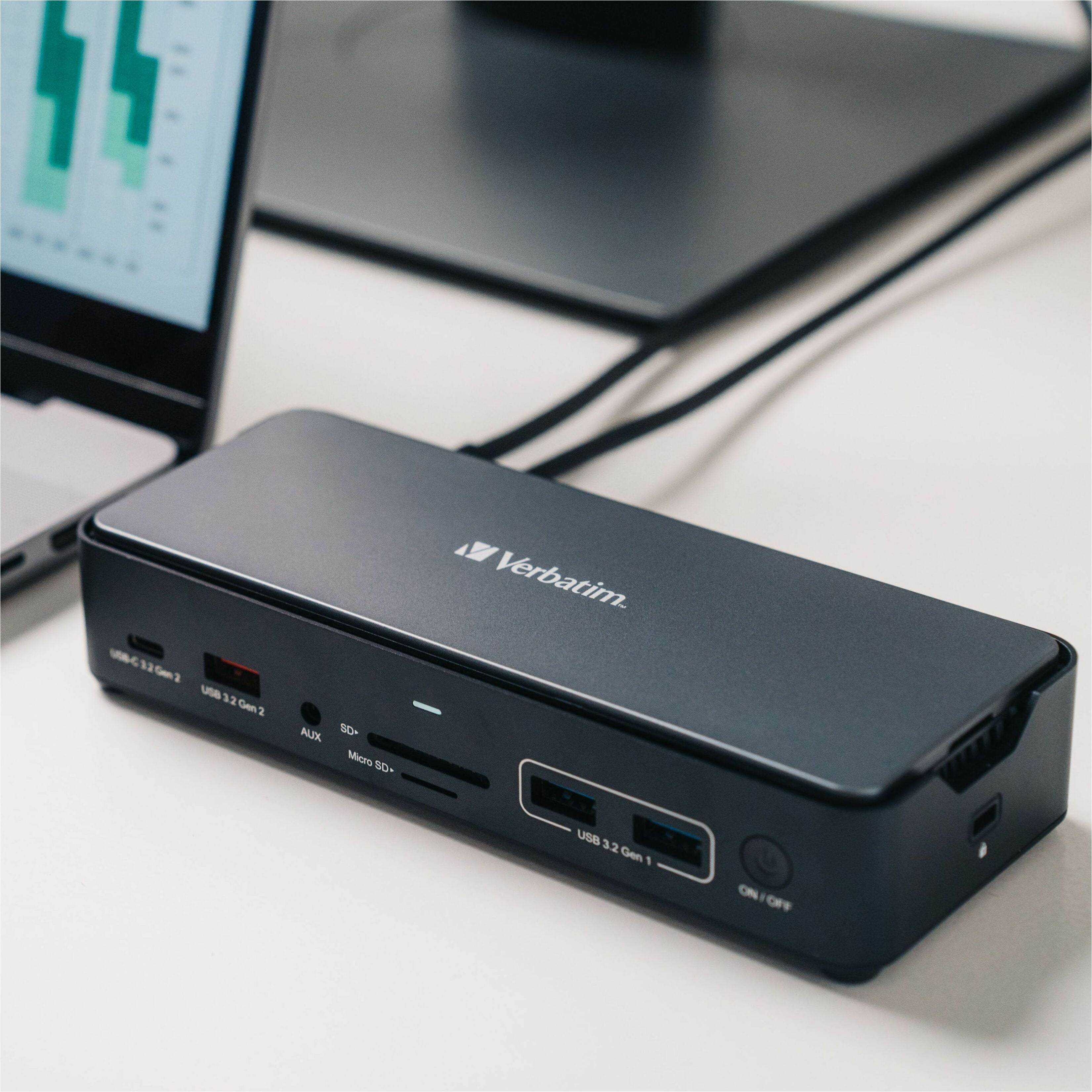 Verbatim USB-C &trade;Pro Docking Station 15-in-1 - 256GB Vi3000 SSD (32174)