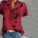 thumbnail image 2 of Blusa de manga corta con bolsillos y estampado para mujer, 2 of 5