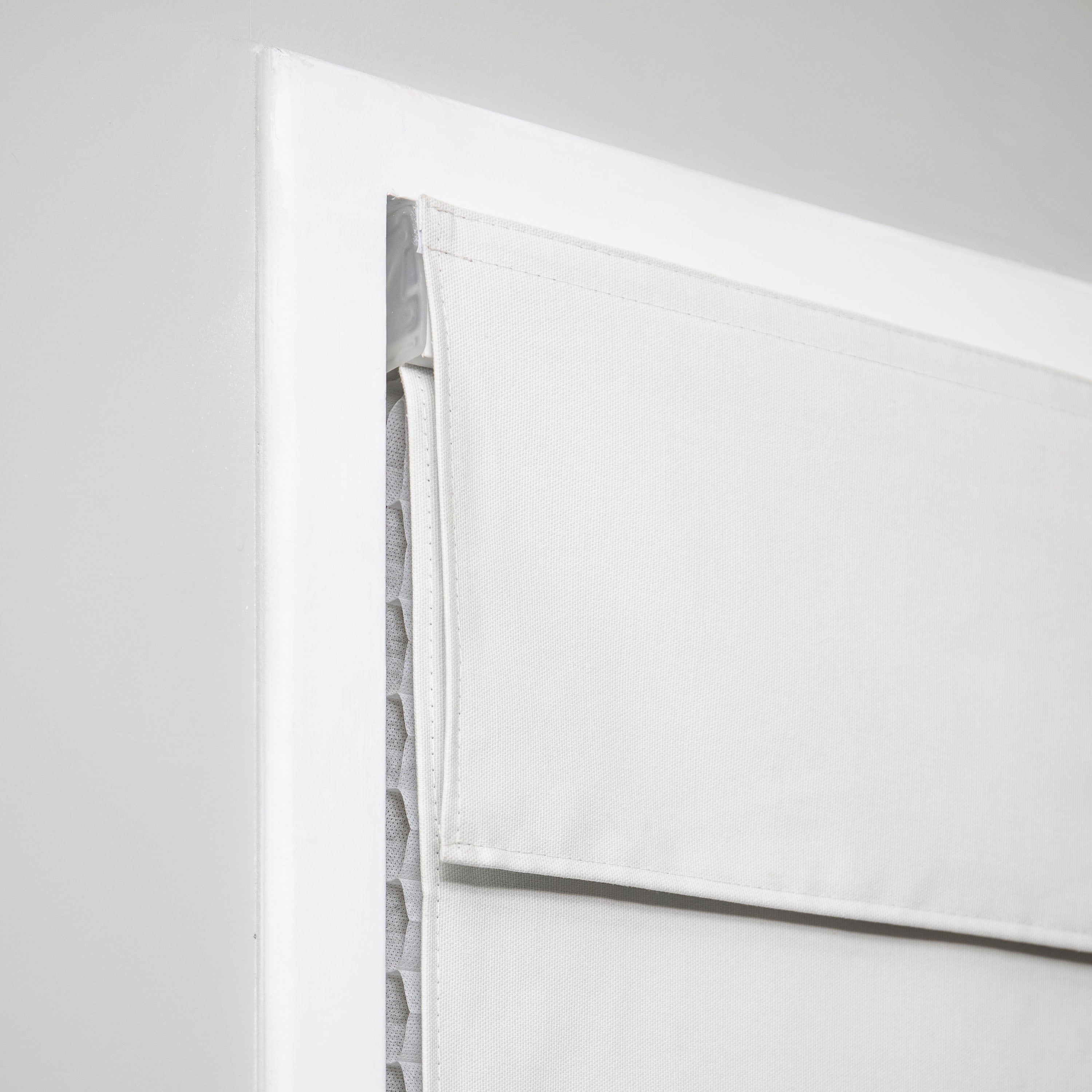 Regal Living Insulating Cordless Blackout Roman Shade, White, 22W x 72L