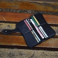 thumbnail image 3 of Verduras talladas, piel de vaca curtida, billetera en relieve, billetera moderna y personalizada, billetera para hombre, 3 of 5