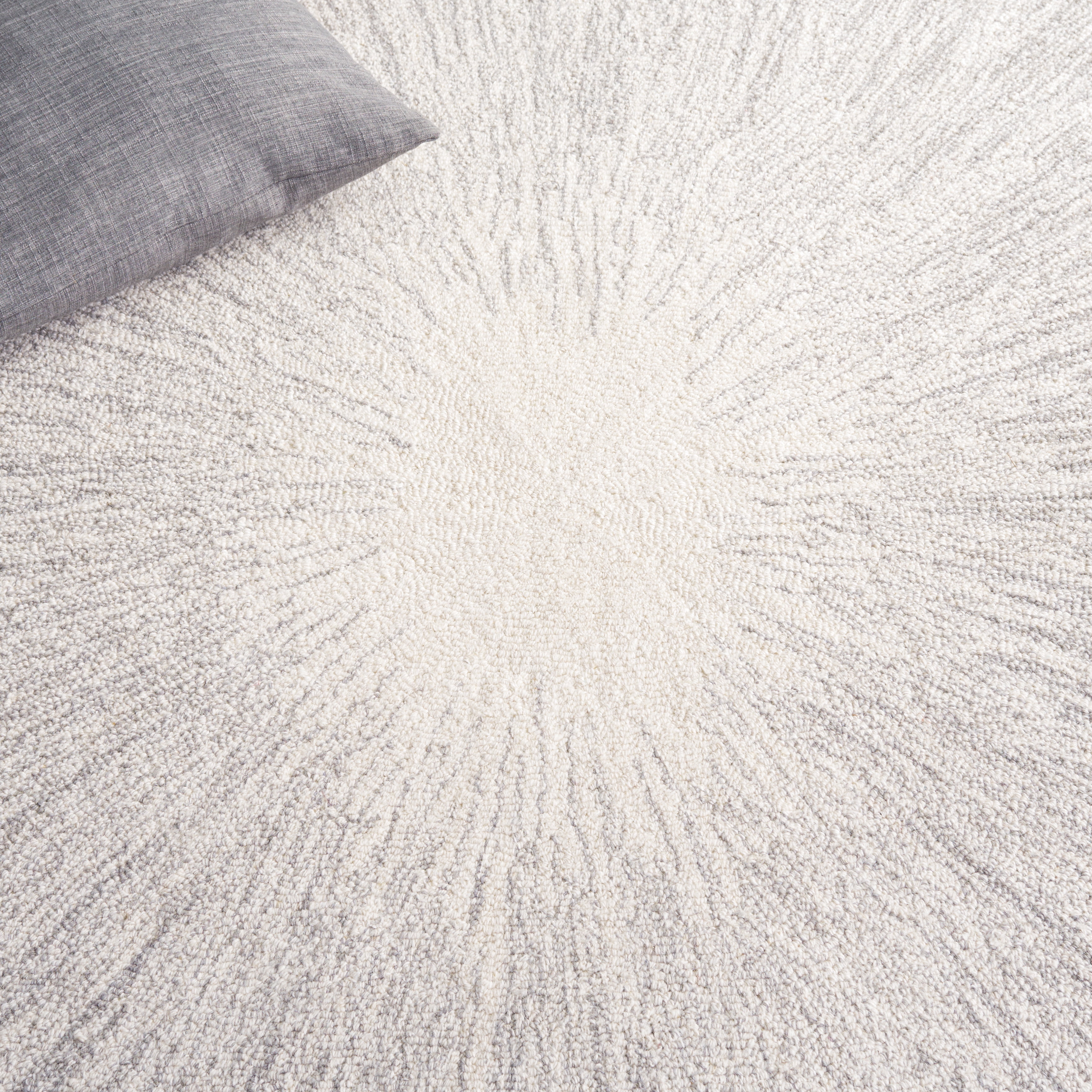 SAFAVIEH Abstract Olivera Radiate Area Rug, Ivory/Silver, 8' x 10'