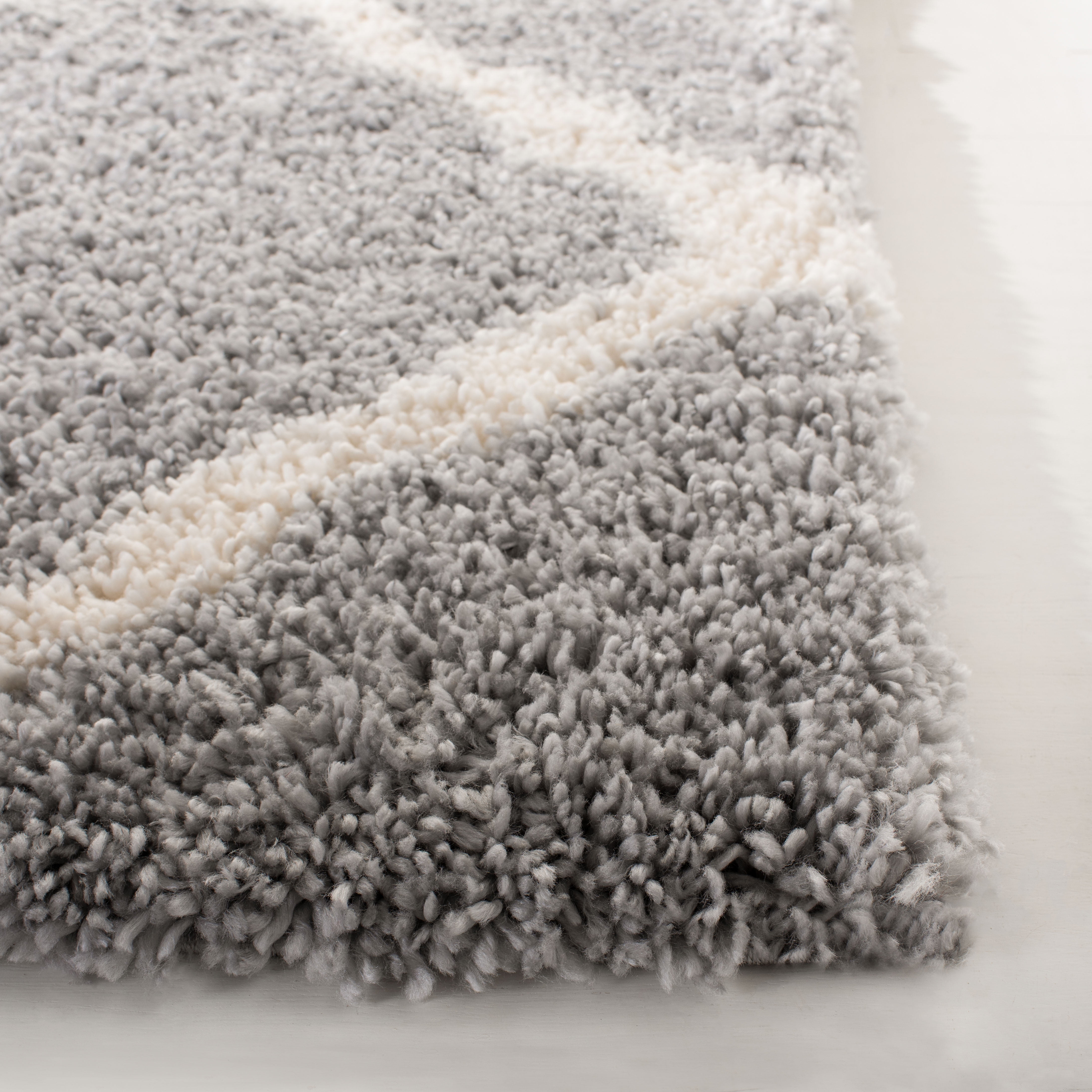 SAFAVIEH Fontana Venice Geometric Shag Runner Rug, Grey/Cream, 2'3" x 12'
