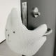thumbnail image 5 of Clip de Puerta a Prueba de Pellizcos para Bebés con Forma de Animal de Dibujos Animados para Puerta Sin Taladros, Seguro para Bebés Y Niños blanco Colco Tope de puerta, 5 of 6