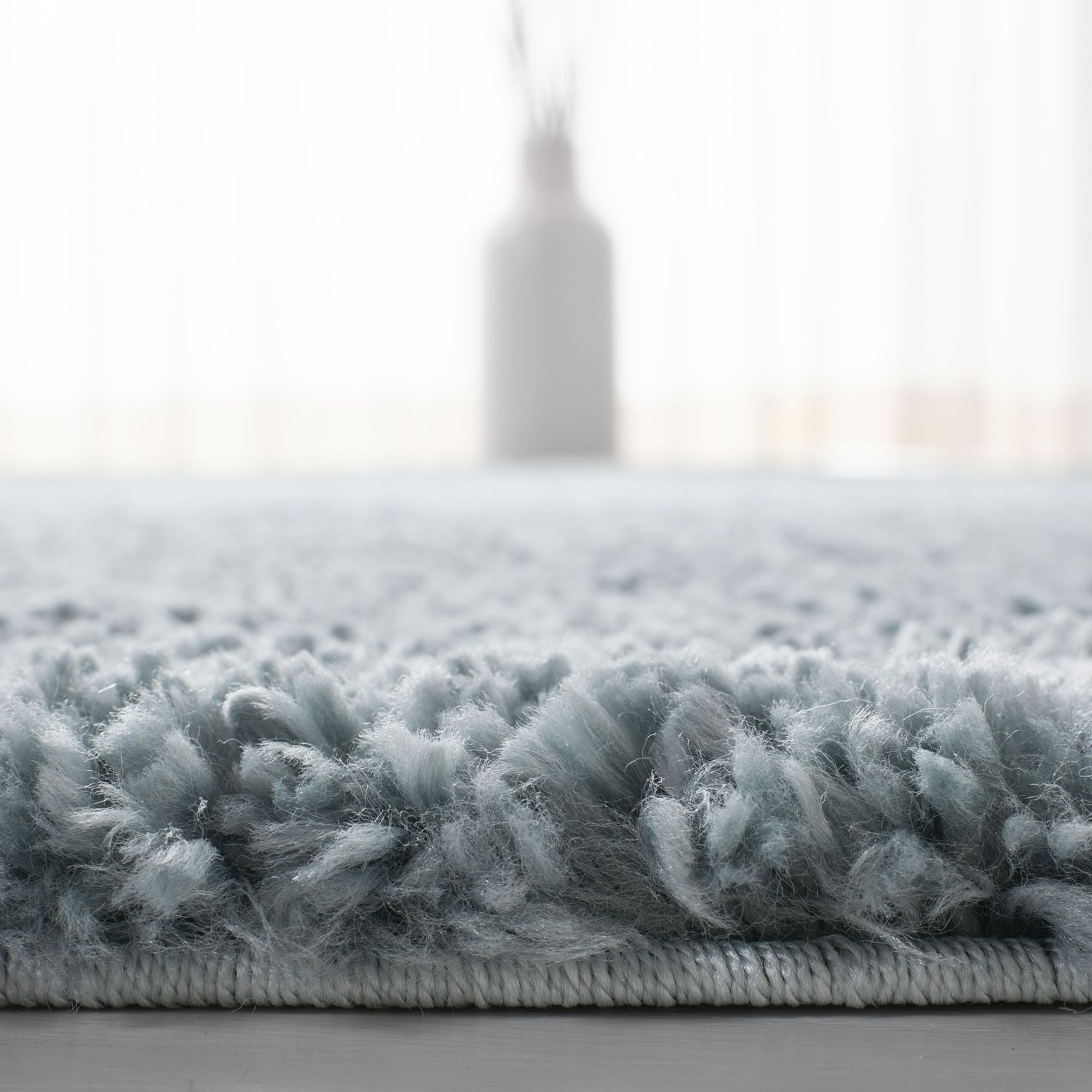 SAFAVIEH August Carlene Solid Plush Shag Area Rug