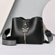 thumbnail image 4 of Bolso Hombro para Mujer Con Borla Mariposa Piel Sintética Color Sólido, 4 of 9