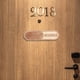 thumbnail image 1 of IDEANATEGRATE Señal Deslizante De Privacidad Para Puerta En Restaurante Color Beige De Acrílico Resistente, 1 of 6