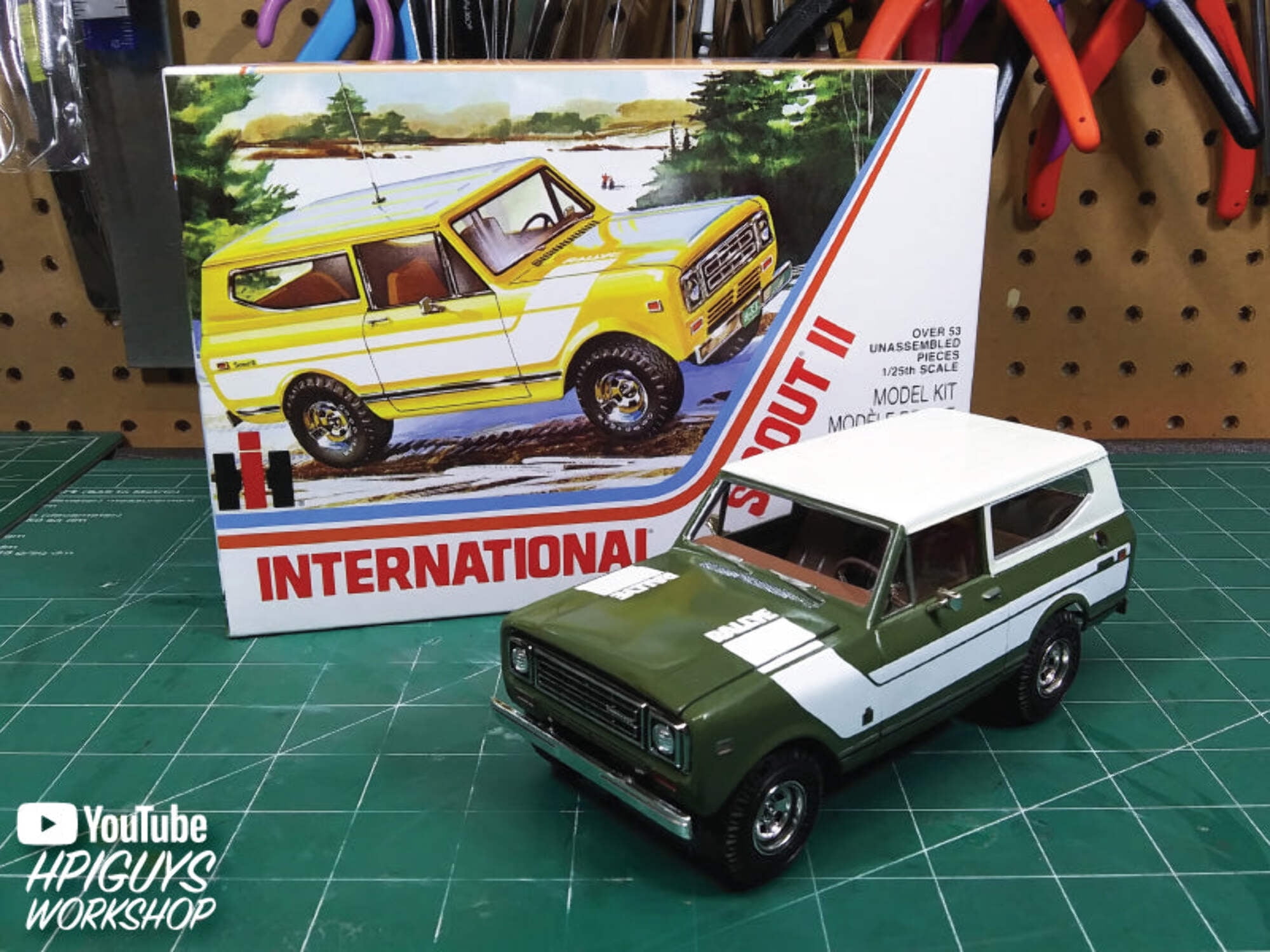 Skill 2 Model Kit IH International Harvester Scout II 1/25 Scale Model by AMT