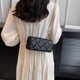 thumbnail image 4 of Bolso cruzado con cadena para mujer, Bolso cuadrado clásico informal, Bolso ligero para citas diarias, 4 of 8