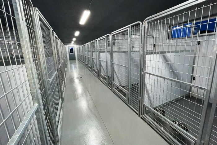 Professional X5 K9 Kennel Store 4' X 8' Dog Kennel-Runs Full Stalls