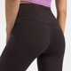thumbnail image 5 of Pantalones de yoga de alto rendimiento con bolsillos laterales: leggings deportivos, nailon y spandex, ajuste ceñido y sujeción., 5 of 8