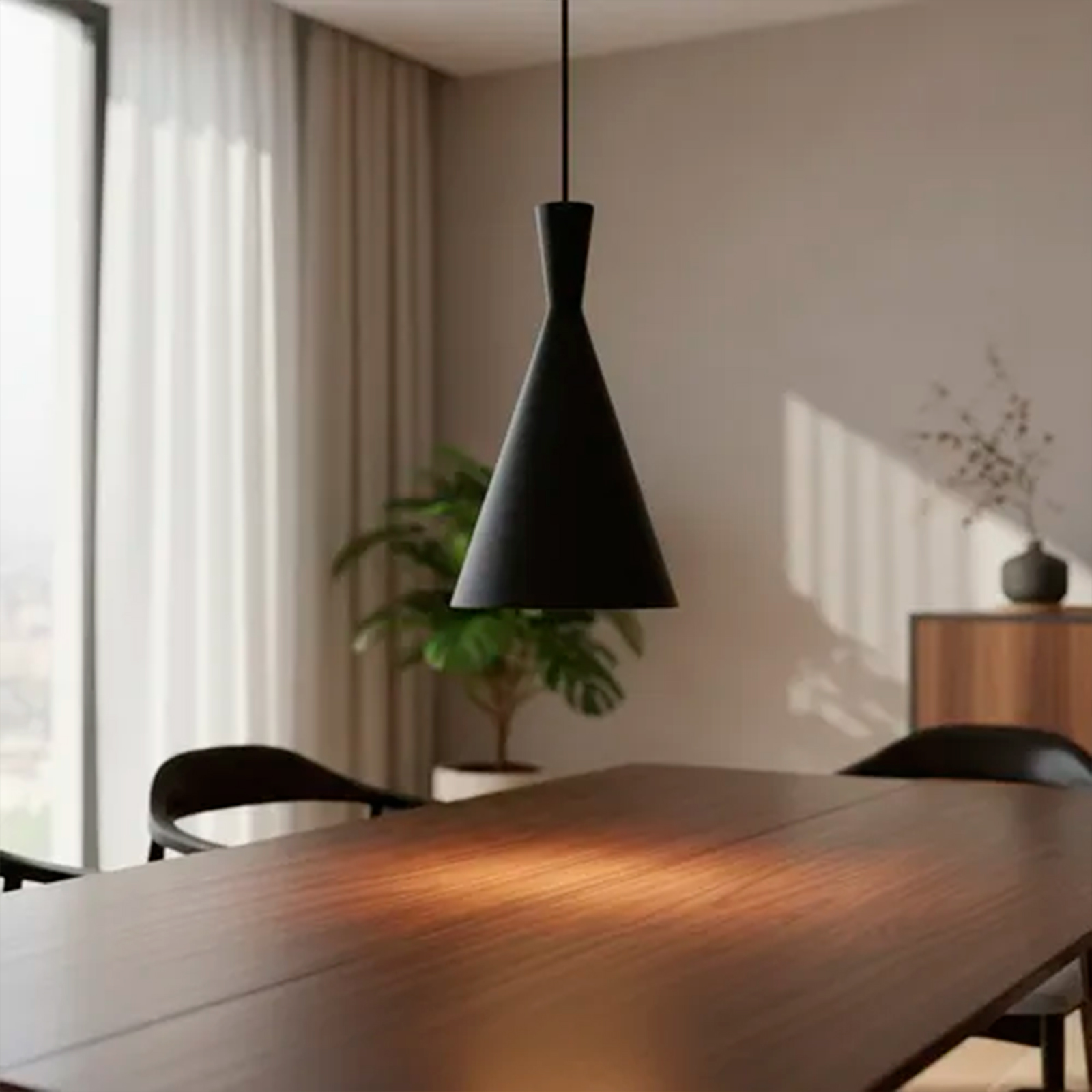 Heavenly Collections | Suspension Cône Sablier Moderne - Luminaire Noir Mat Style Mid-Century avec Intérieur en Feuille d'Or Martelée