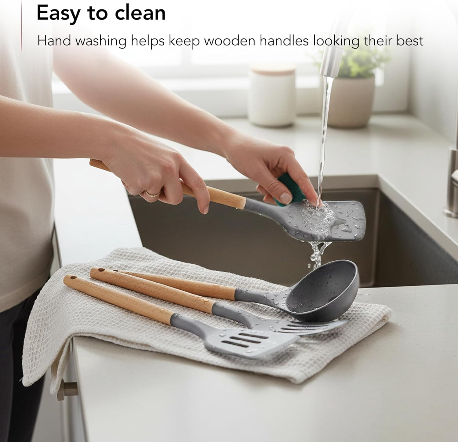 OVENTE Silicone Cooking Utensils Set, 17pcs, Heat Resistant, Grey SPS17G | Kitchen Tools and Gadgets for Nonstick Cookware, BPA-Free Spatula Set with Wooden Handle, Cup Holder, Oven Gloves & Hot Pads