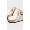 thumbnail image 4 of Sandalias Birkenstock Arizona Shearling de piel de gamuza para mujer, 4 of 5