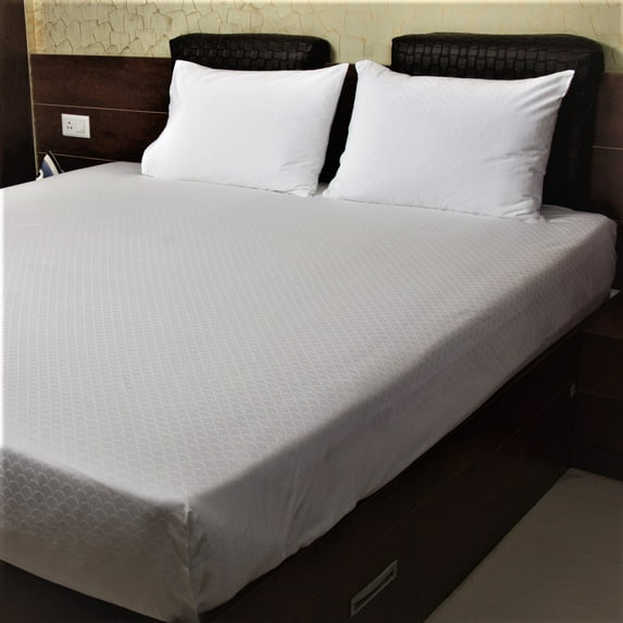 Just Linen 300 TC 100% Cotton Genuine Jacquard Damask, Geometric White, King 4 Piece Sheet Set with Extra Deep Pocketed Fitted Sheet