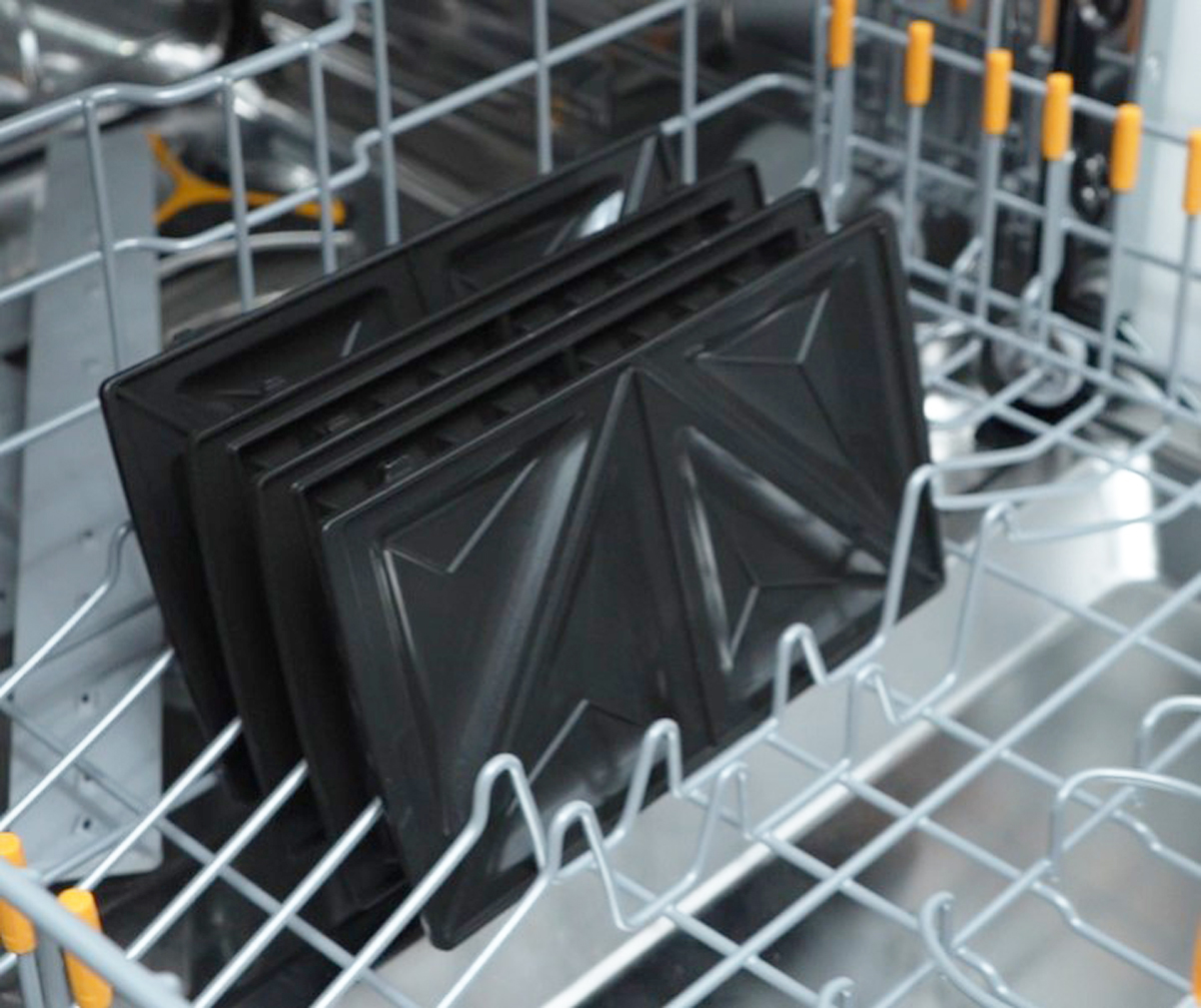 Mainstays 2-Slice Waffle and Sandwich Maker, 750W photo 6