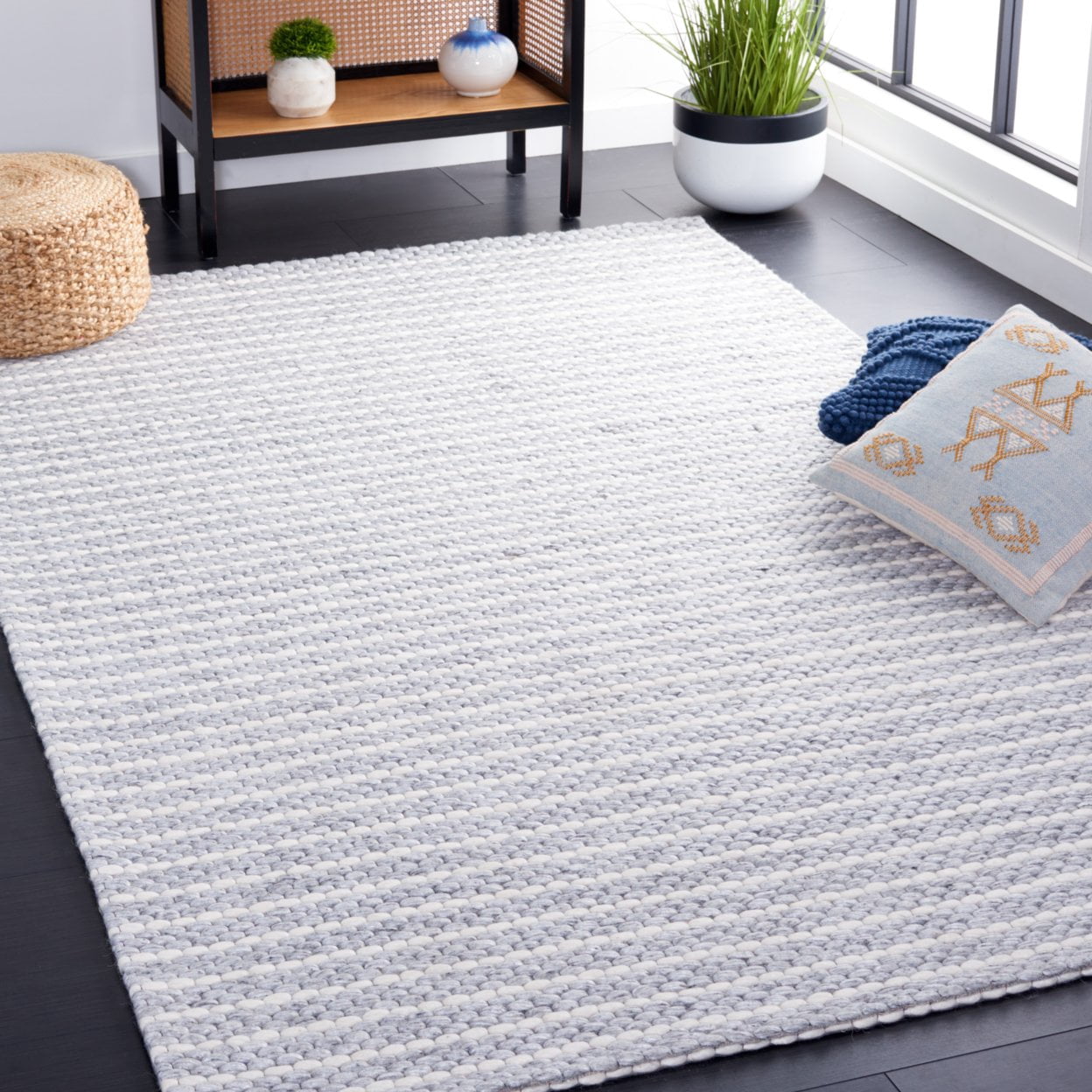 SAFAVIEH Marbella Cassandra Distressed Runner Rug, Grey/Ivory, 2'3" x 8'