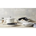 thumbnail image 4 of Horno holandés Le Creuset de hierro fundido esmaltado, 4,5 L, blanco, 4 of 6